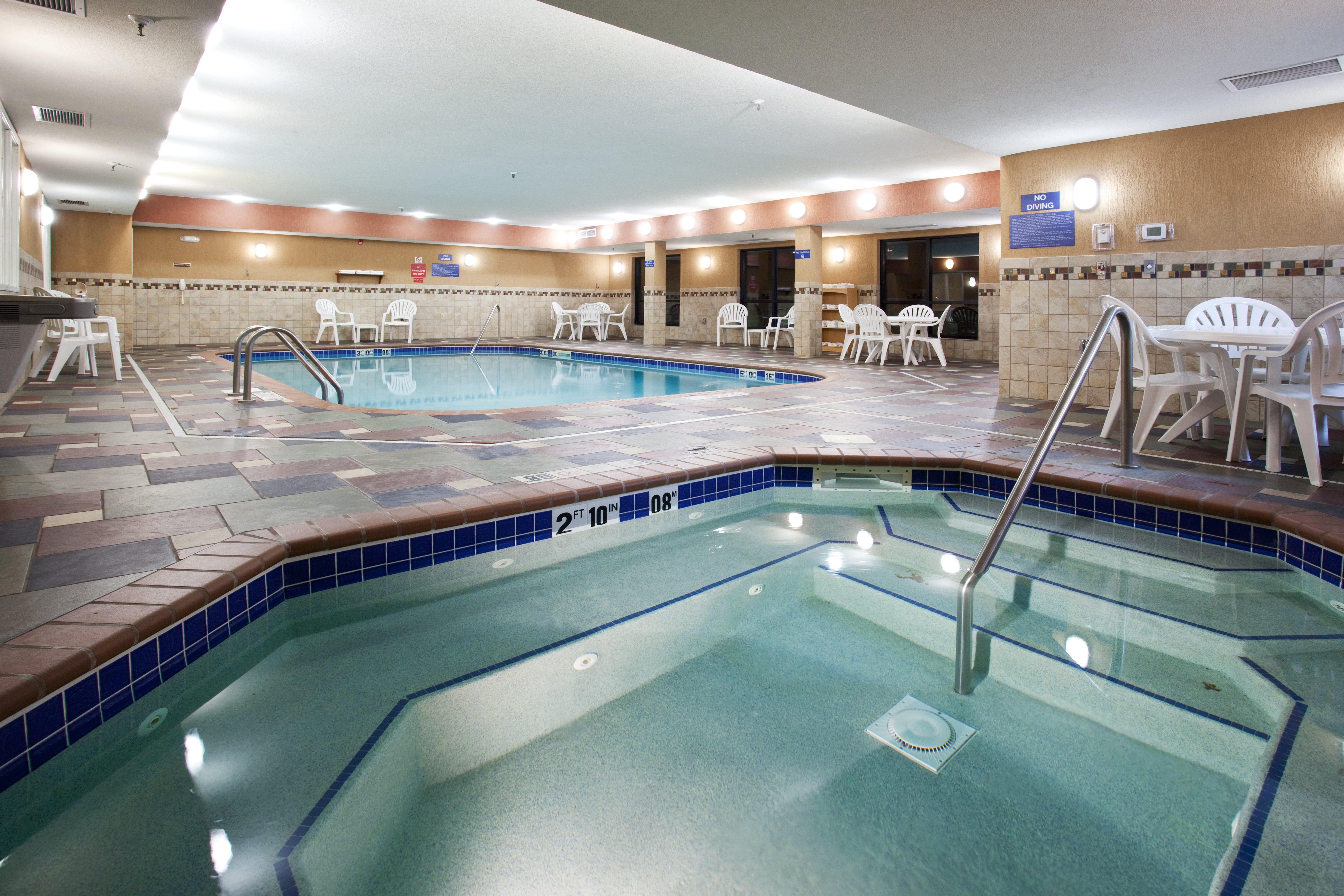 Holiday Inn Express Hotel & Suites Fort Collins By Ihg Esterno foto