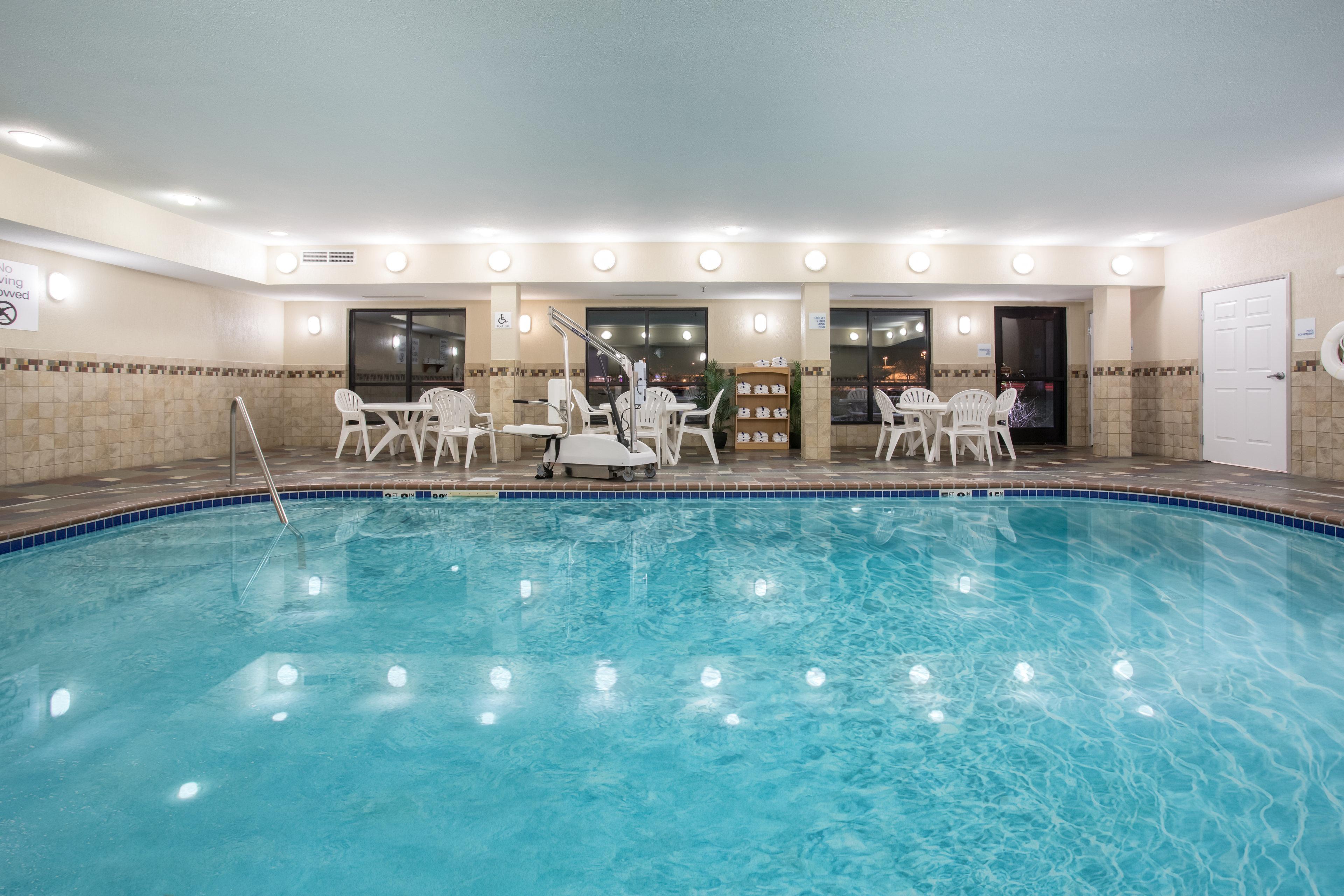 Holiday Inn Express Hotel & Suites Fort Collins By Ihg Esterno foto